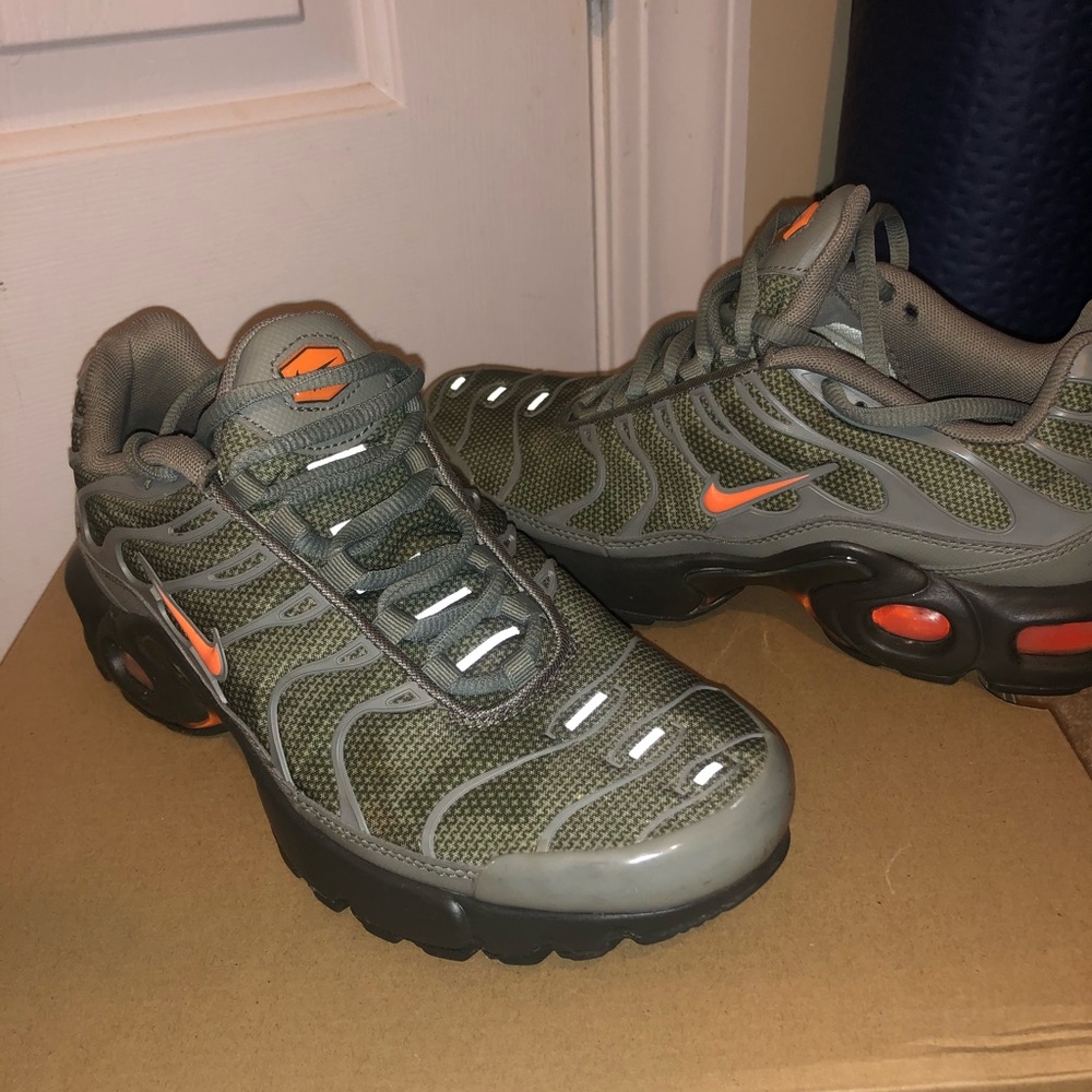 NIKE AIR MAX